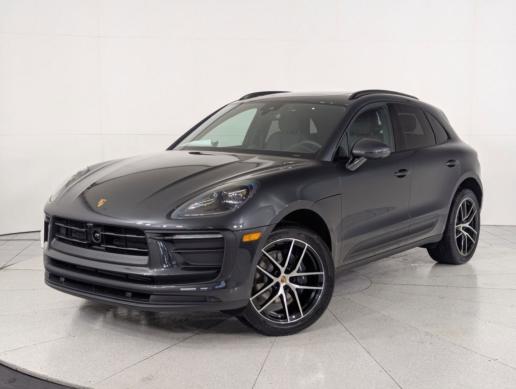 2026 PORSCHE Macan