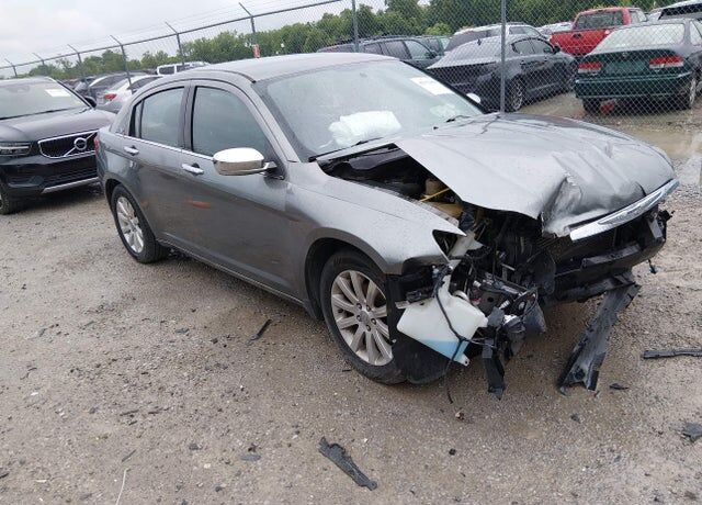 2013 CHRYSLER 200