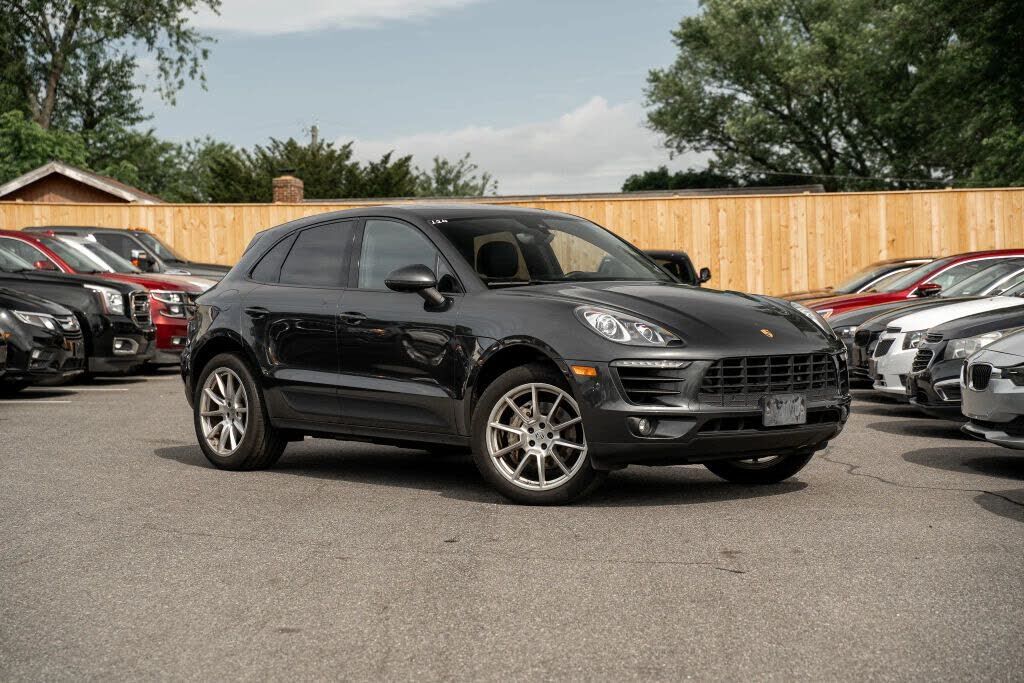 2017 PORSCHE Macan