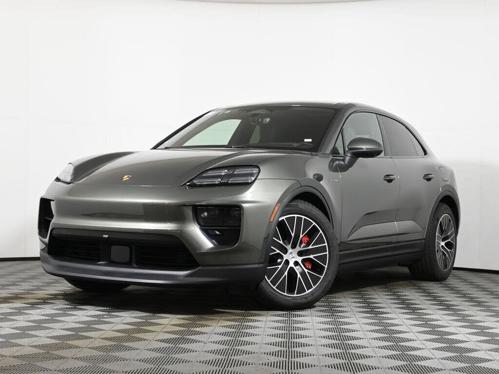 2025 PORSCHE Macan
