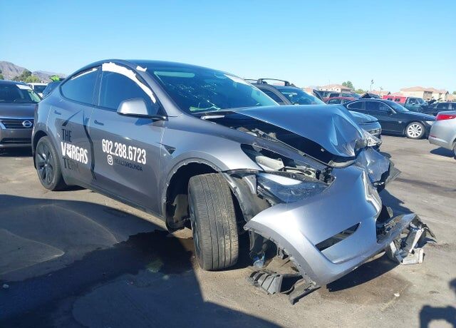 2025 TESLA Model Y