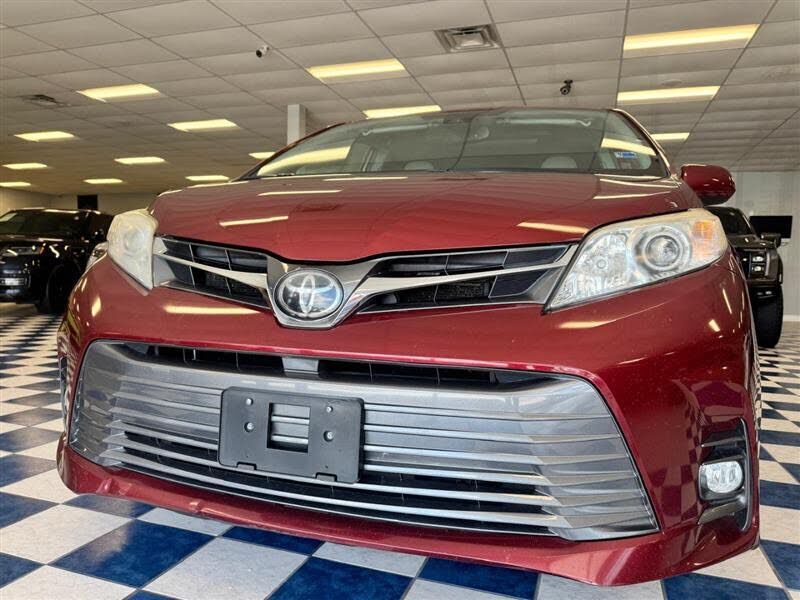 2018 TOYOTA Sienna