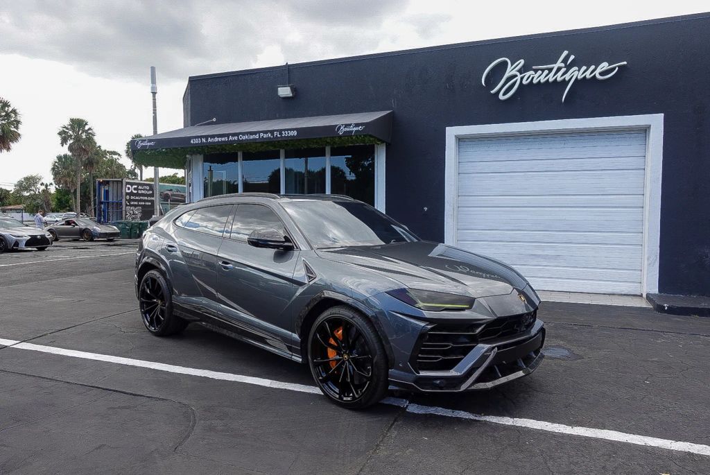 2019 LAMBORGHINI URUS