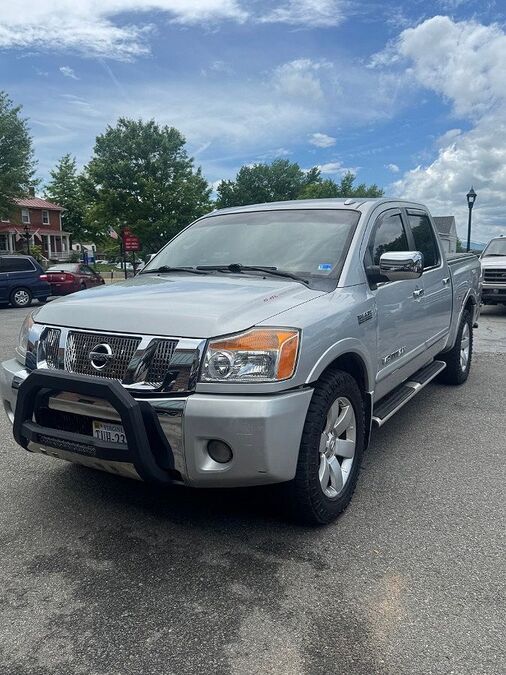2011 NISSAN Titan