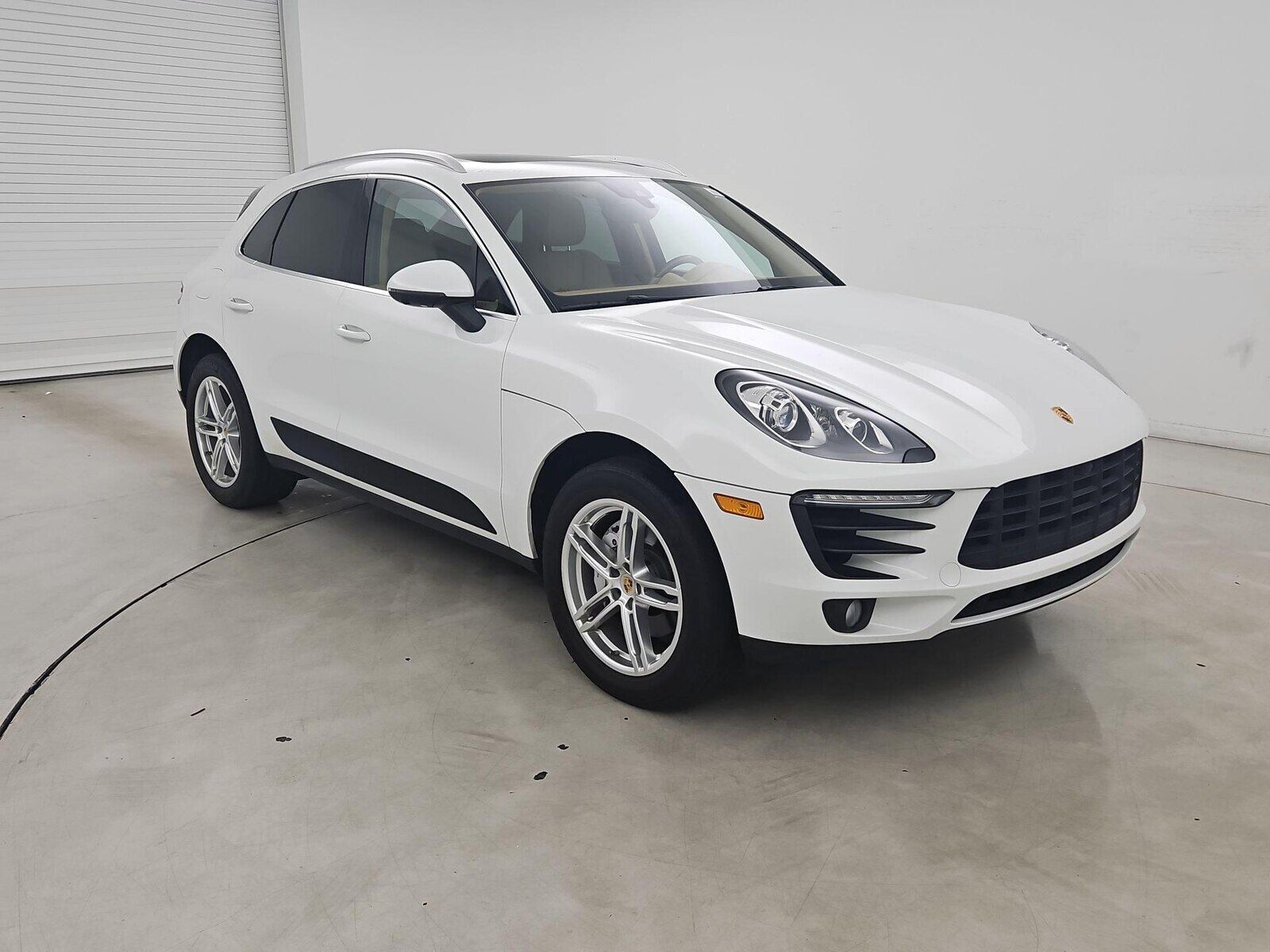 2016 PORSCHE Macan