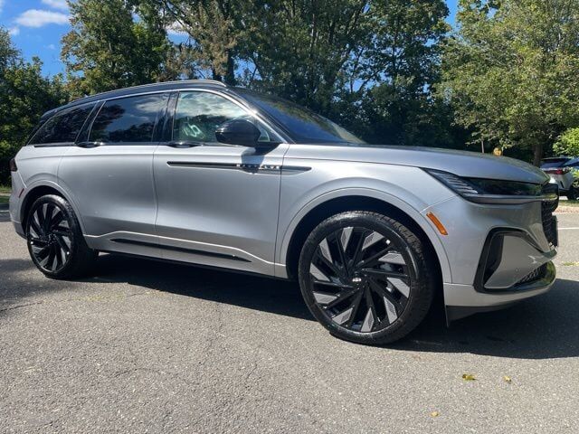 2025 LINCOLN Nautilus