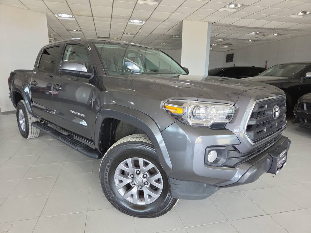 2017 TOYOTA Tacoma
