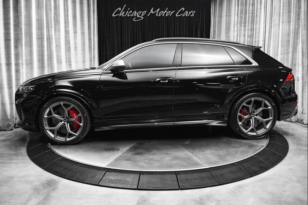 2025 AUDI RS Q8