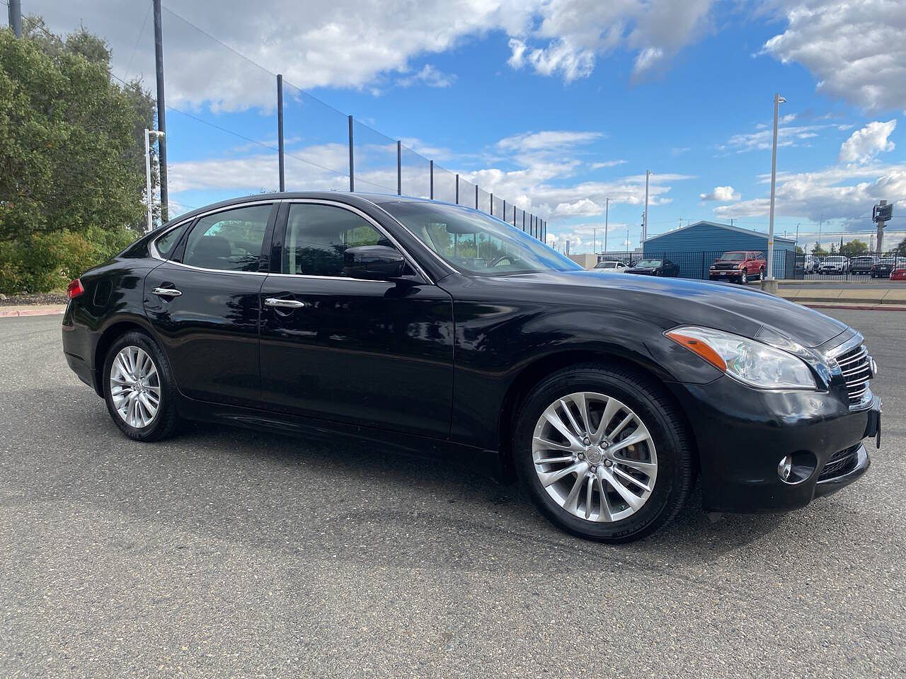 Infiniti M35h