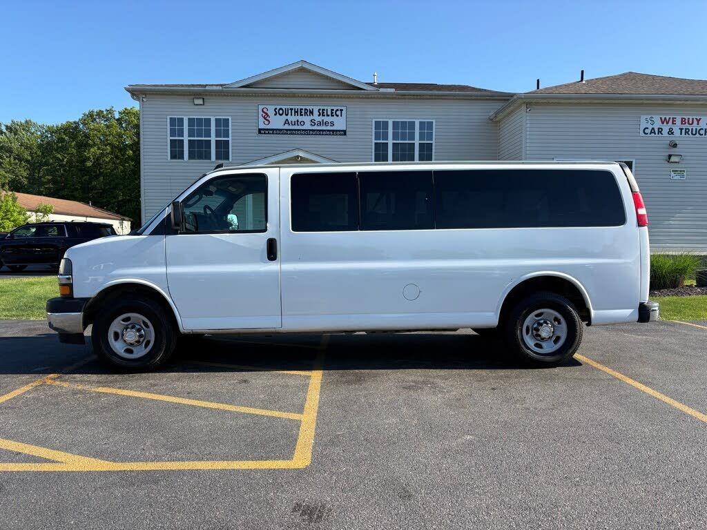 2017 CHEVROLET Express