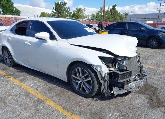 2019 LEXUS IS