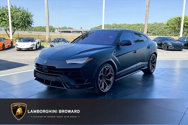 2023 LAMBORGHINI URUS