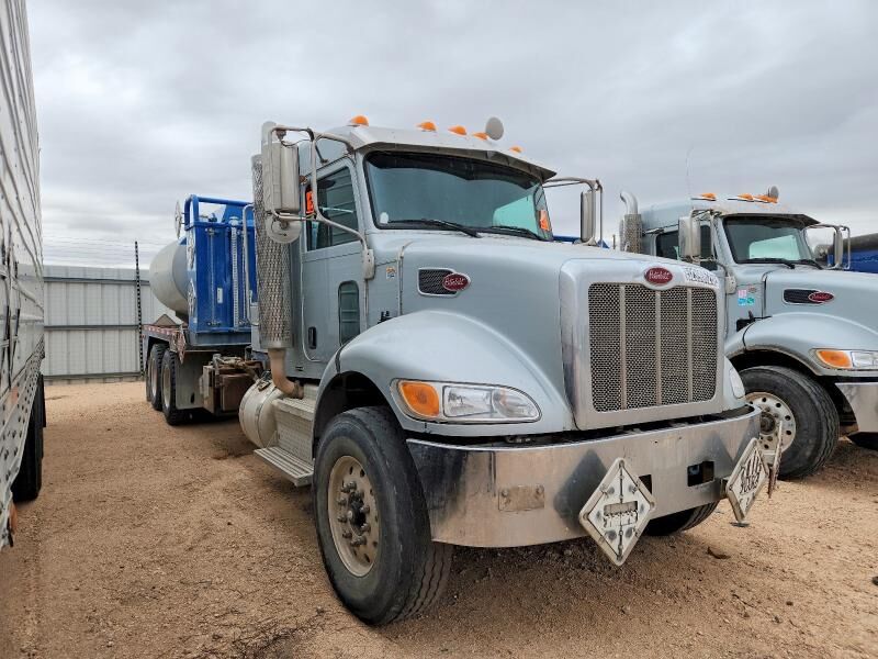 2015 PETERBILT 348