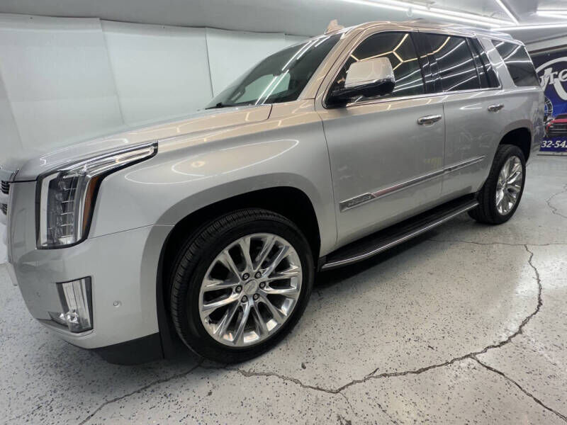 2017 CADILLAC Escalade