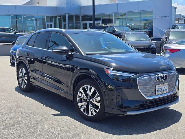 2023 AUDI Q4