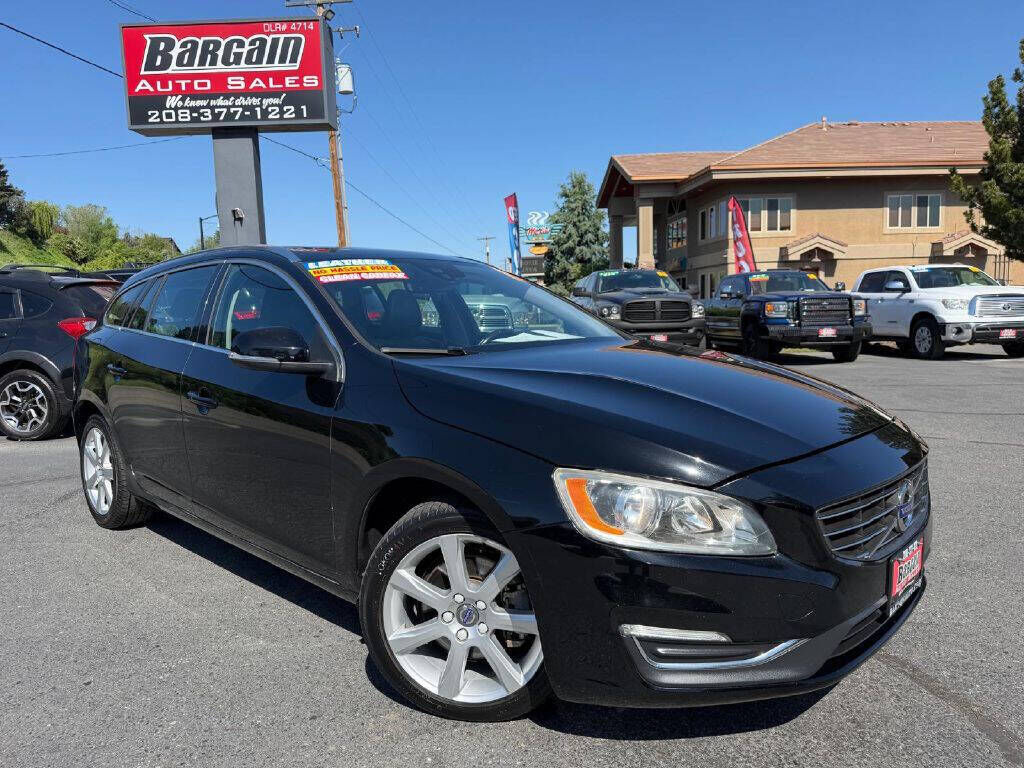 2017 VOLVO V60