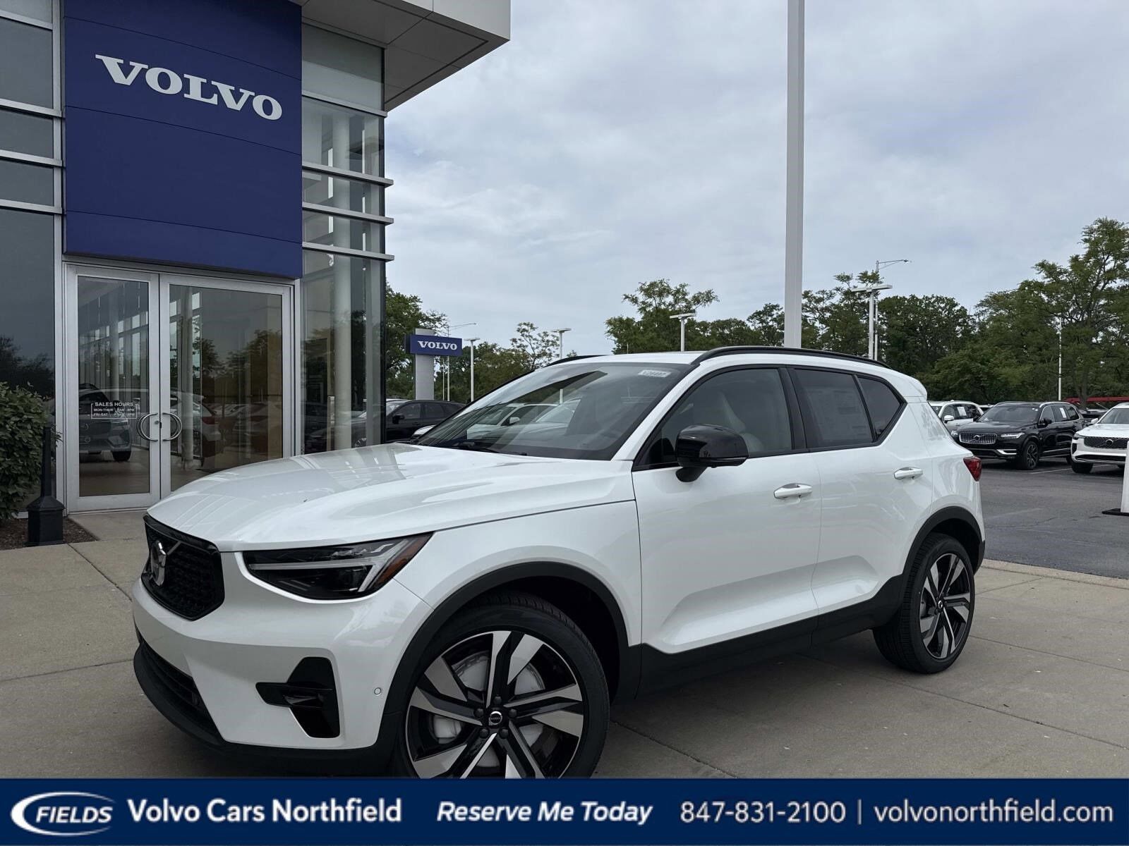 2026 VOLVO XC40