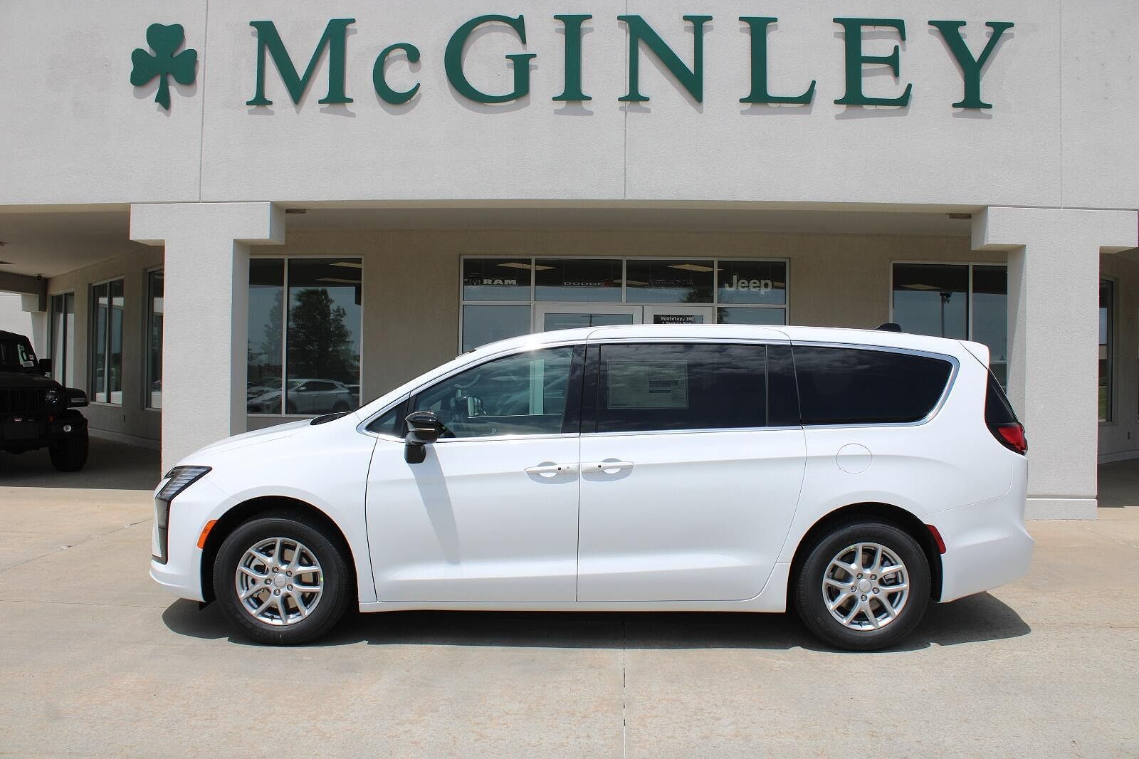 2027 CHRYSLER Pacifica