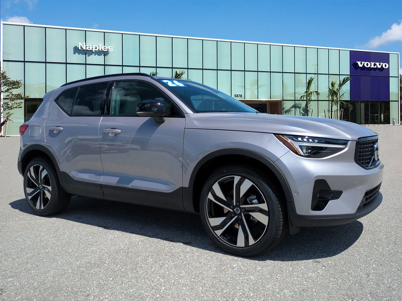 2026 VOLVO XC40