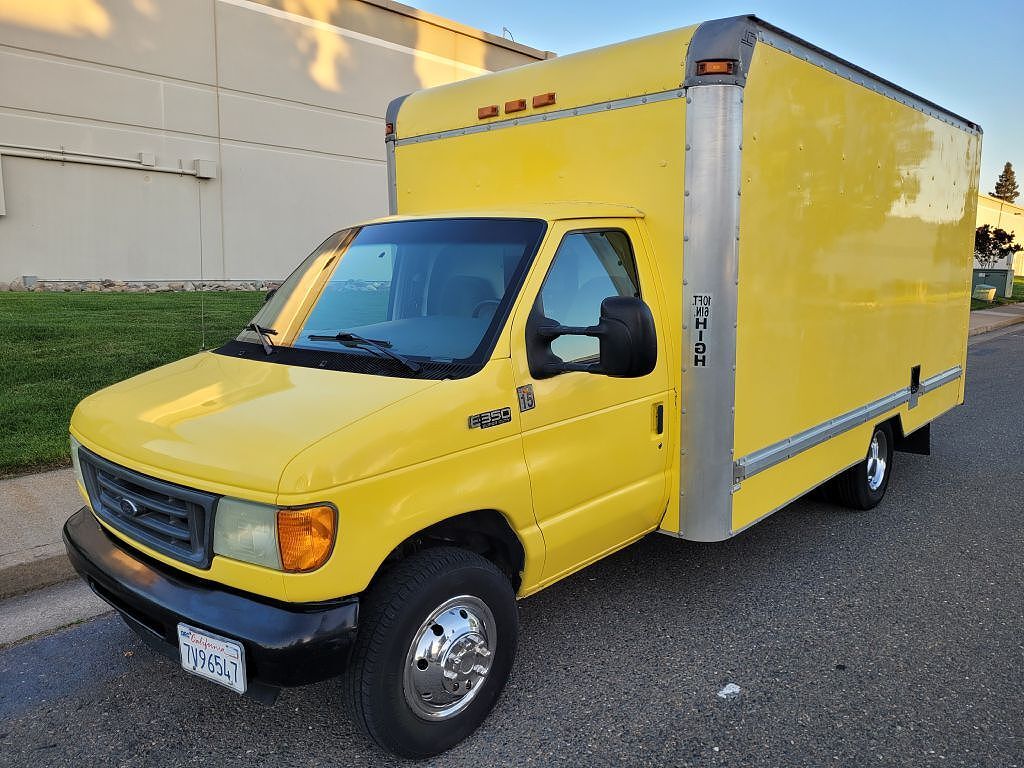 2004 FORD E-350