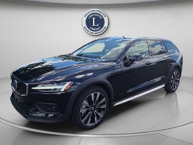 2026 VOLVO V60CC