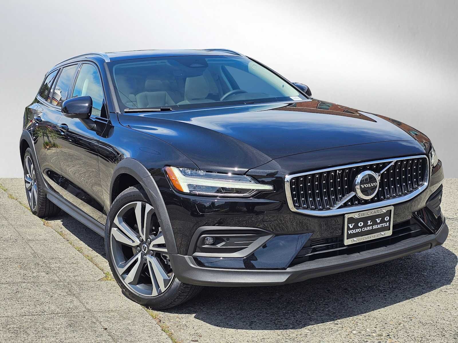 2026 VOLVO V60CC