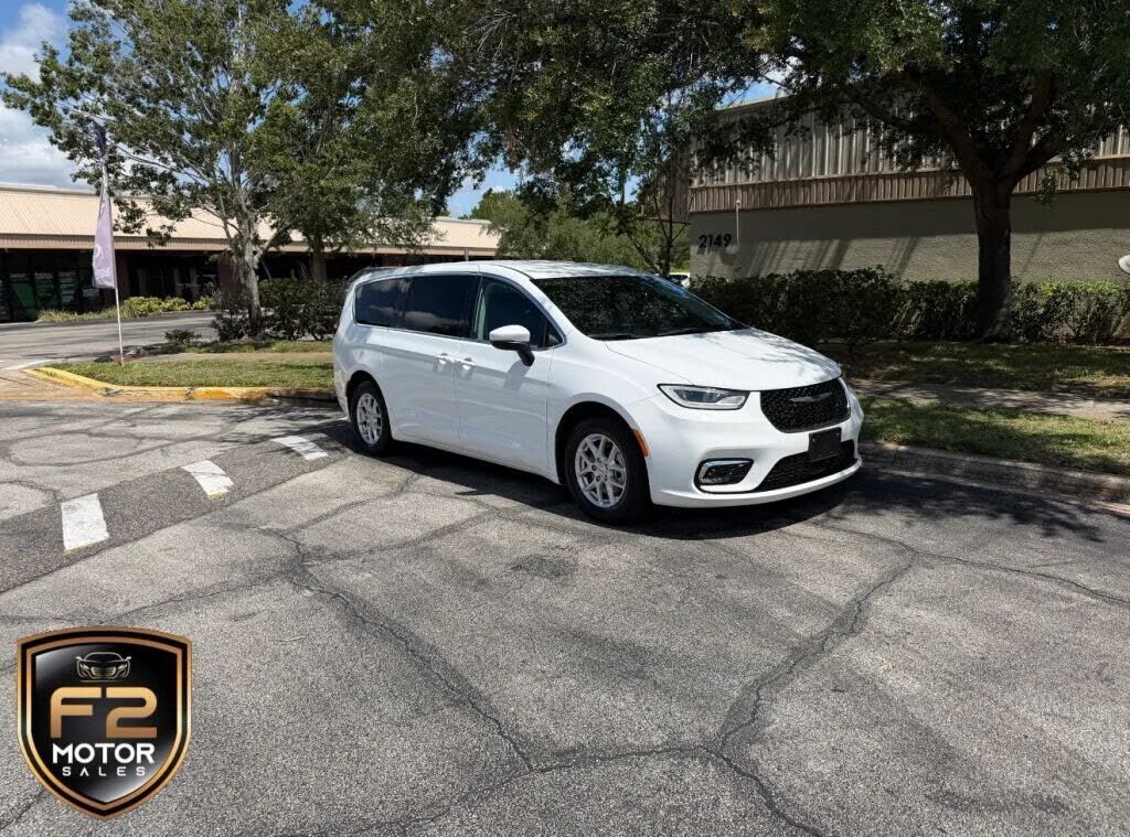 2023 CHRYSLER Pacifica