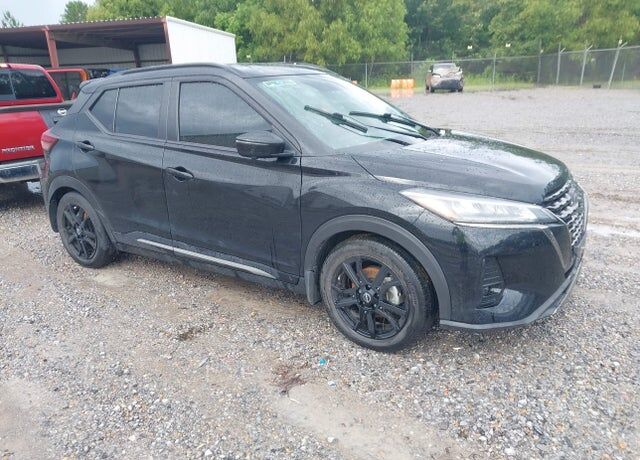 2023 NISSAN Kicks