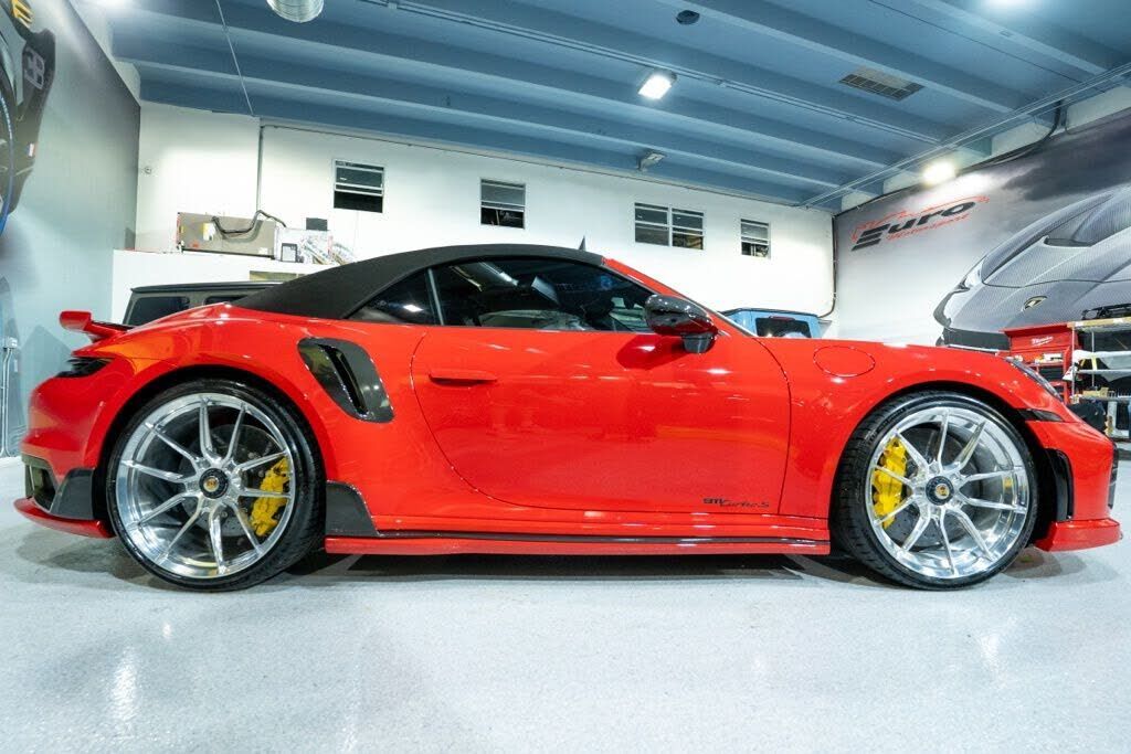 2025 PORSCHE 911