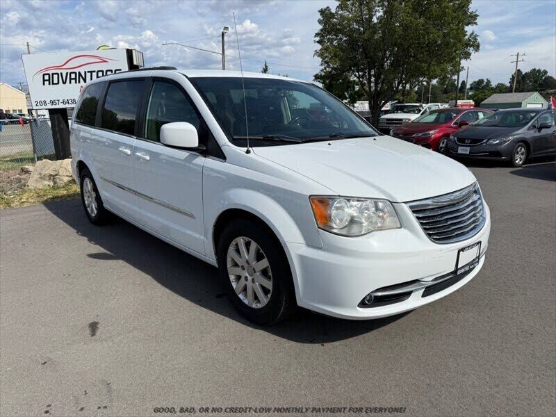 2014 CHRYSLER Town and Country