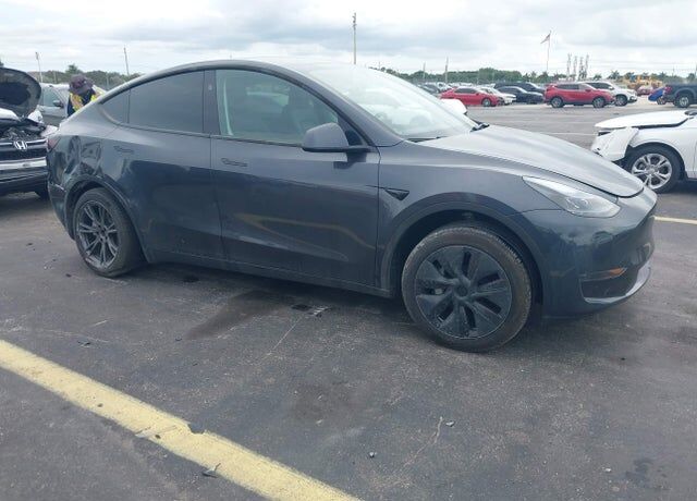 2025 TESLA Model Y