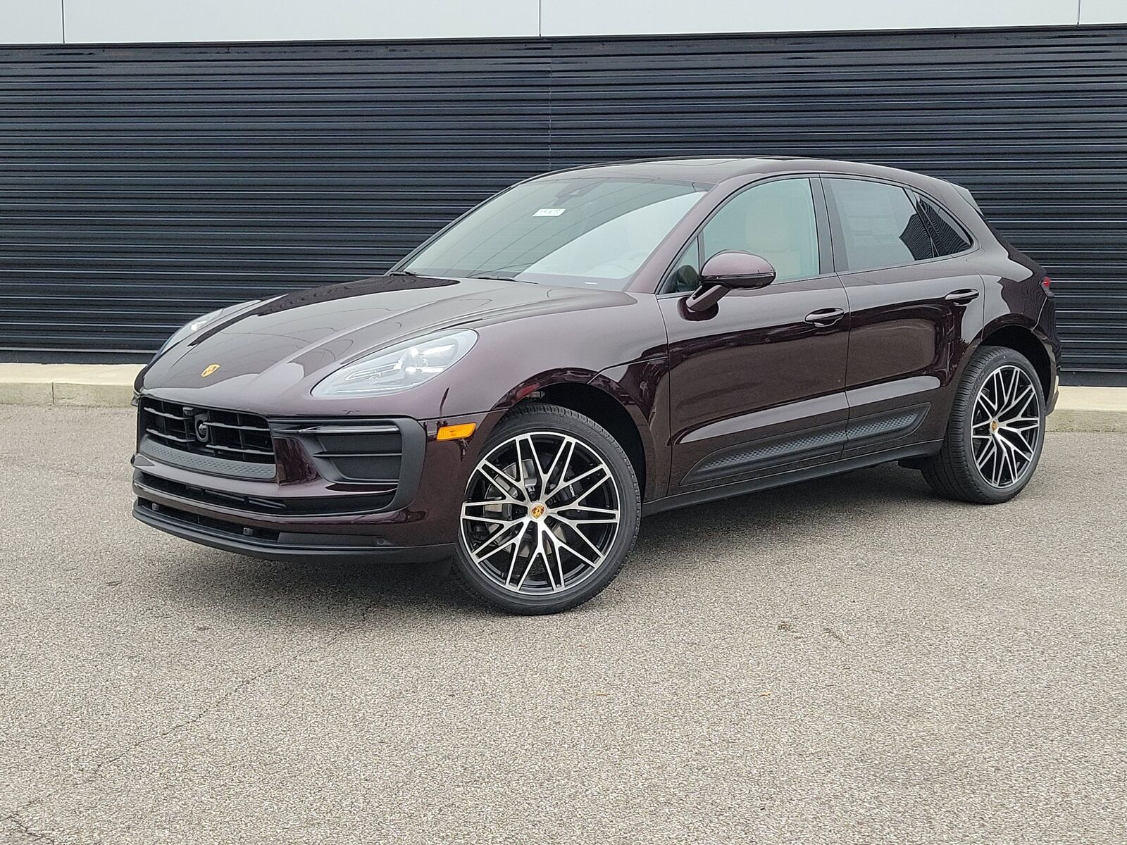 2026 PORSCHE Macan