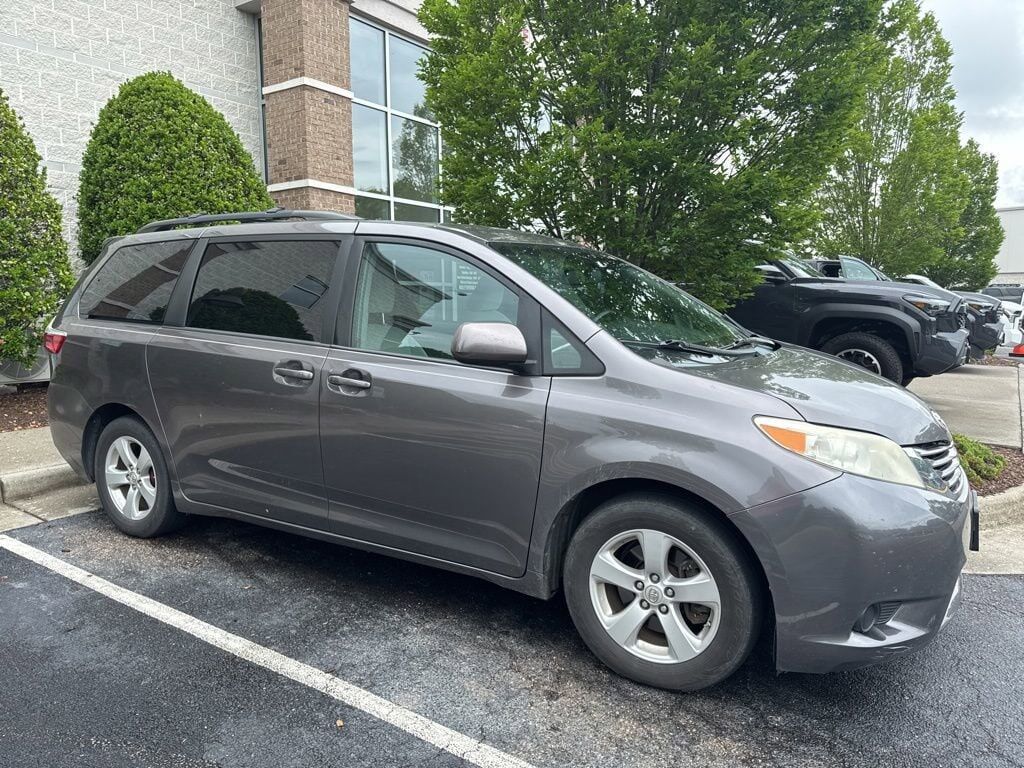 2015 TOYOTA Sienna