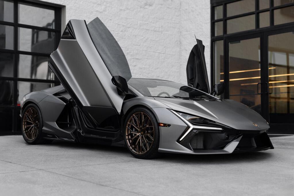 2025 LAMBORGHINI Revuelto