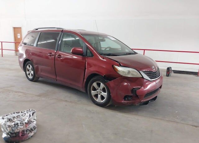 2012 TOYOTA Sienna