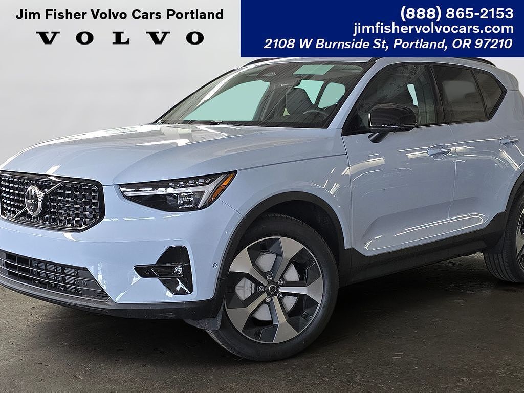 2026 VOLVO XC40