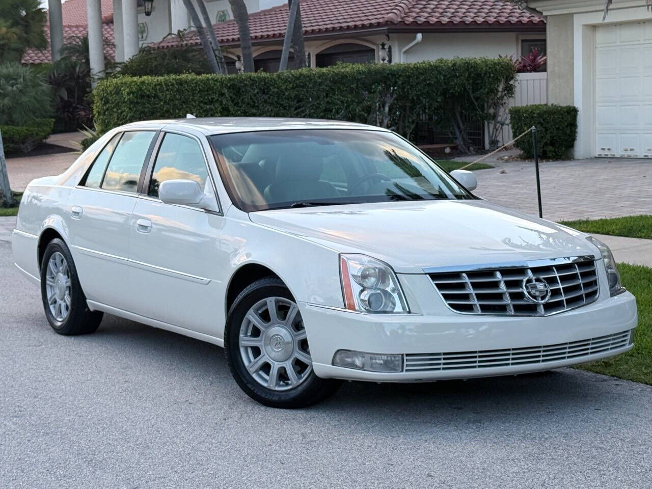 2010 CADILLAC DTS