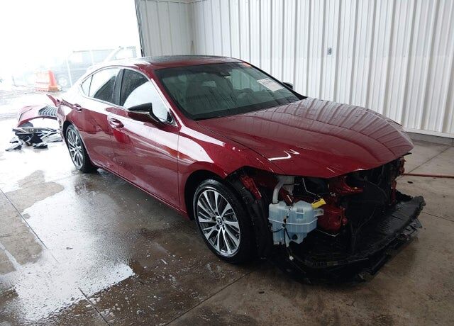 2020 LEXUS ES