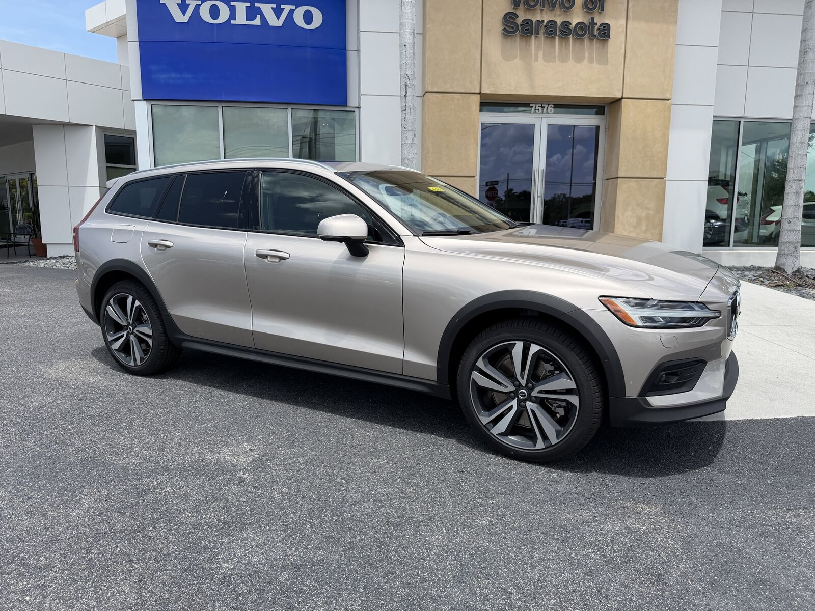 2026 VOLVO V60CC