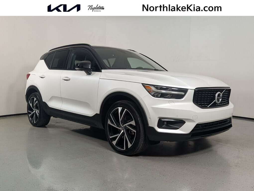 2021 VOLVO XC40