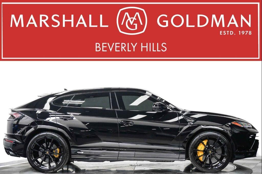 2023 LAMBORGHINI URUS