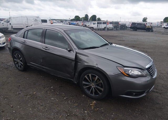 2013 CHRYSLER 200