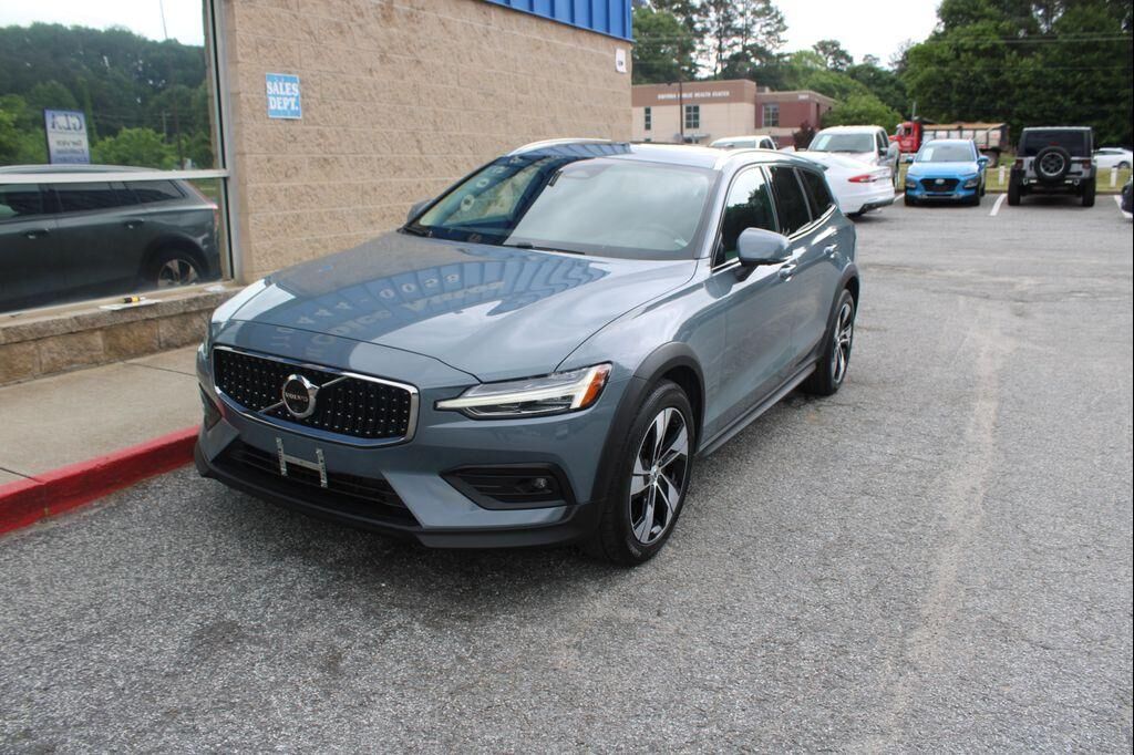 2024 VOLVO V60CC