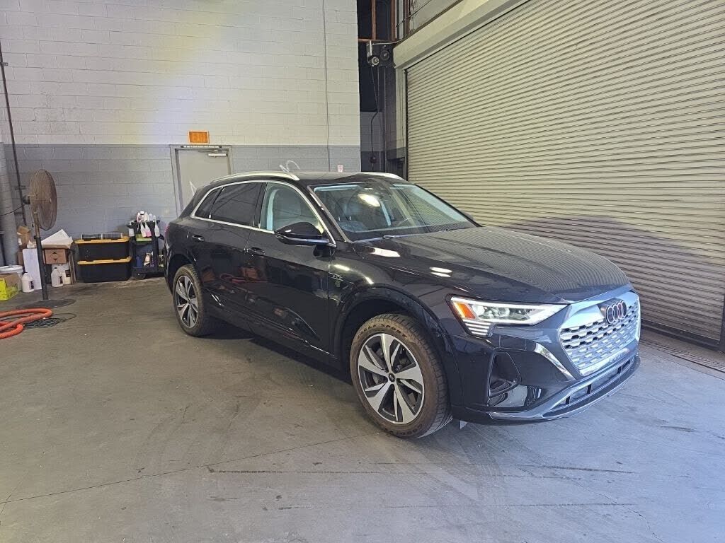 2024 Audi Q8