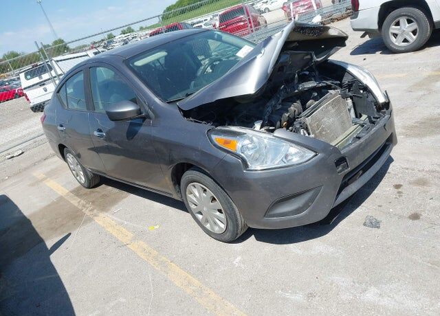 2016 NISSAN Versa