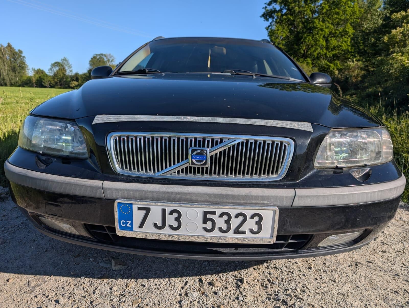 2001 VOLVO V70