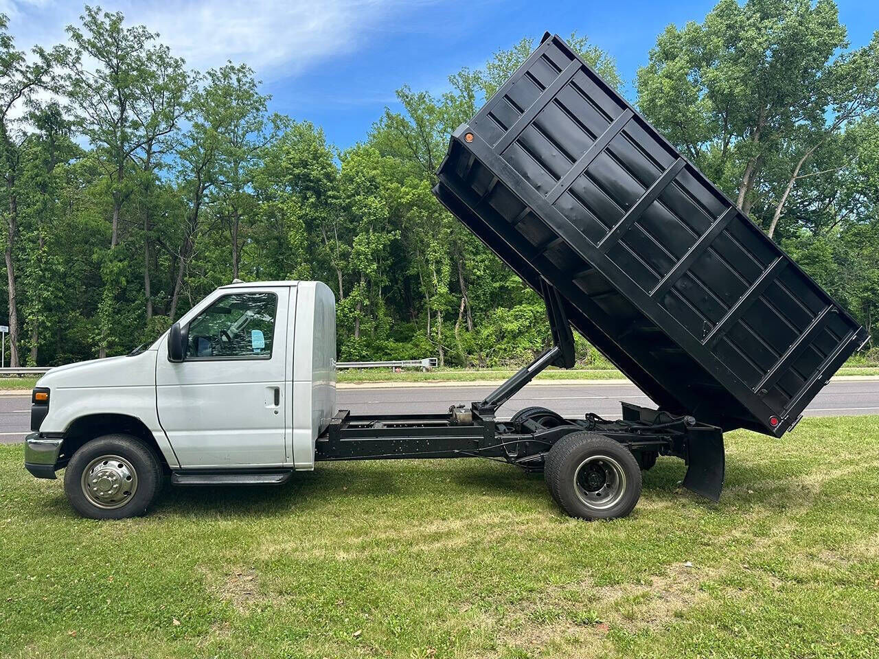 2012 FORD E-450