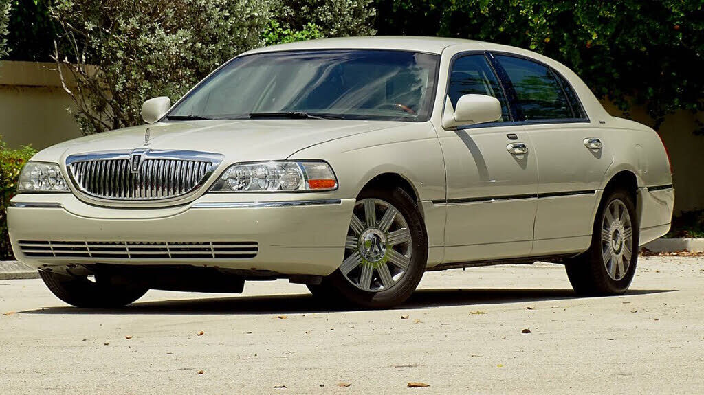 2004 LINCOLN Town Car