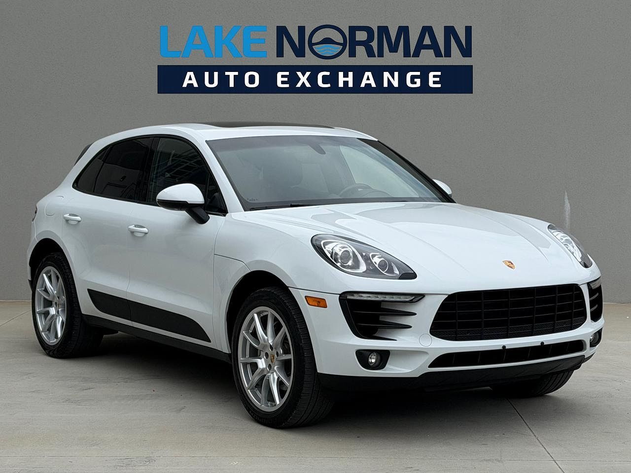 2016 PORSCHE Macan