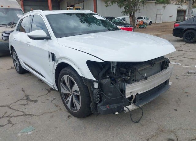 2024 AUDI Q8